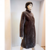 Пальто женское из натурального меха; Модель: M-18-16; Цвет: коричневый; Мех: овчина; 
