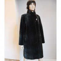 Пальто женское из натурального меха; Модель: M-23-18; Цвет: чёрный; Мех: овчина; 